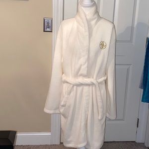 ⭐️ Adrienne Vittadini Robe ⭐️